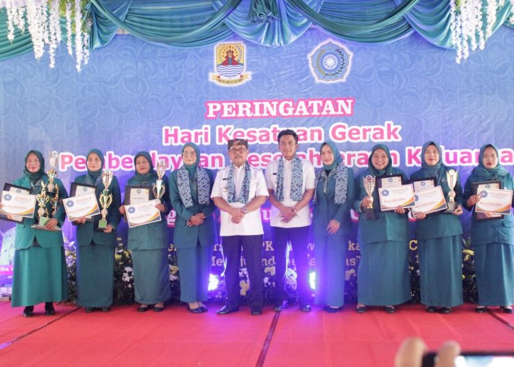 PKK Kabupaten Cirebon diapresiasi, Sinergi program keluarga sejahtera didorong lebih kuat dalam momentum peringatan HKH ke 53 di Pendopo Bupati, Rabu (6/8/2025). /* (foto: M. Rahmat) 