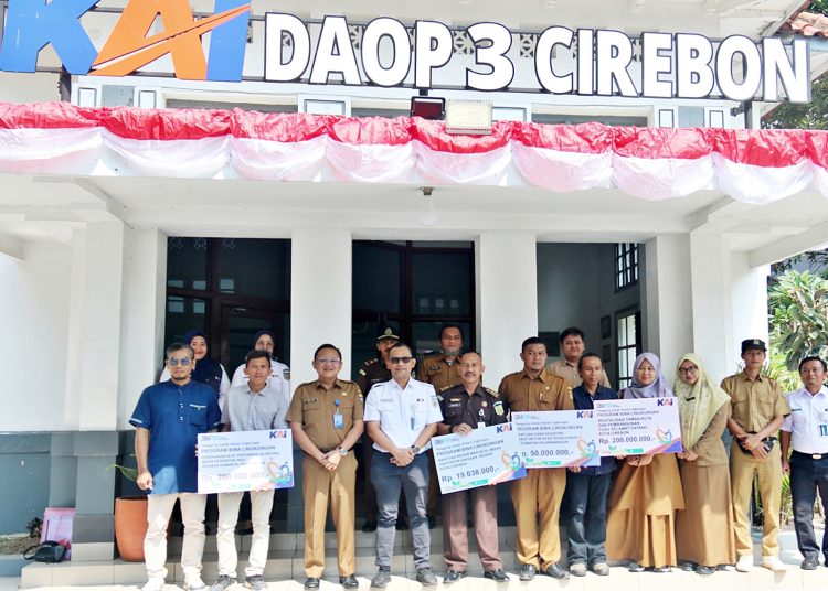 KAI Daop 3 Cirebon kucurkan bantuan sebesar Rp 469 Juta untuk wilayah penerima di Cirebon dan Indramayu./* (foto: Humas KAI) 