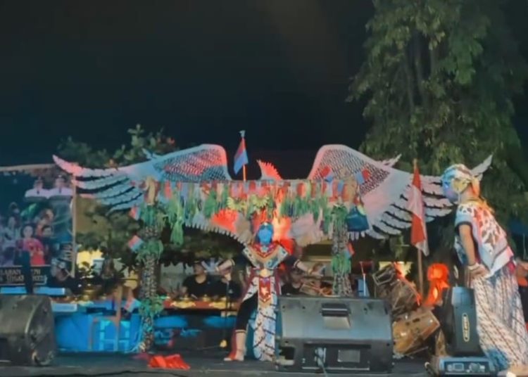 Pagelaran Seni Budaya Losari 2025, pemuda Rupa Amerta gaungkan “Ngajeni Tradisi Ngrumat Budaya”, yang berlangsung Sabtu (16/8/2025) malam./* (foto: M. Rahmat) 