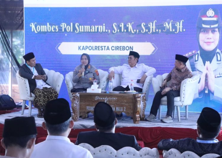 Kapolresta Cirebon ingatkan bahaya bullying, kekerasan seksual dan Narkoba di Pondok Pesantren Bina Insan Mulia, Kecamatan Dukupuntang, Kabupaten Cirebon, pada Selasa (26/8/2025)./* (foto: Humas Polresta Cirebon) 