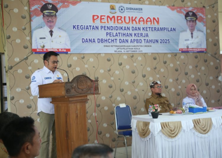 Disnakertrans Kabupaten Cirebon menggelar Pelatihan Kompetensi DBHCHT 2025 di UPTD Pelatihan Disnaker, Kecamatan Plumbon, Selasa (18/9/2025)./* (foto: Prokompim)