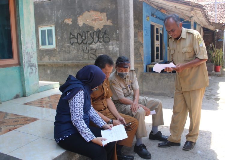 KPU Kabupaten Cirebon melaksanakan kegiatan Pencocokan dan Penelitian Terbatas di Desa Jatiseeng, Kecamatan Ciledug, Senin (22/9/2025)./* (foto: Humas KPU Kab. Cirebon) 