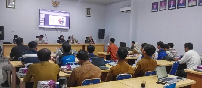 Pemkab Cirebon meluncurkan program Smart Village 2025, dengan menggelar Trainer of Training (ToT) dan Kick Off Meeting di Aula Diskominfo, pada Selasa (30/9/2025)./* (foto: Diskominfo) 