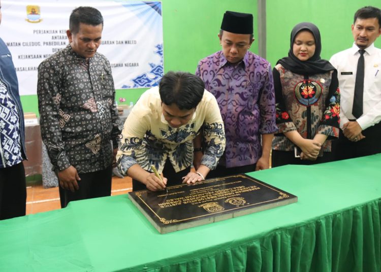 Kejari siap dampingi 412 desa dalam mewujudkan pemerintahan tertib hukum dalam MoU di wilayah timur Kabupaten Cirebon, Jumat (3/10/2025)./* (foto: Prokompim Kab. Cirebon) 