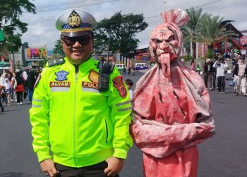 CFD Kuningan Jadi Panggung Keakraban, Polisi dan “Pocong” Curi Perhatian