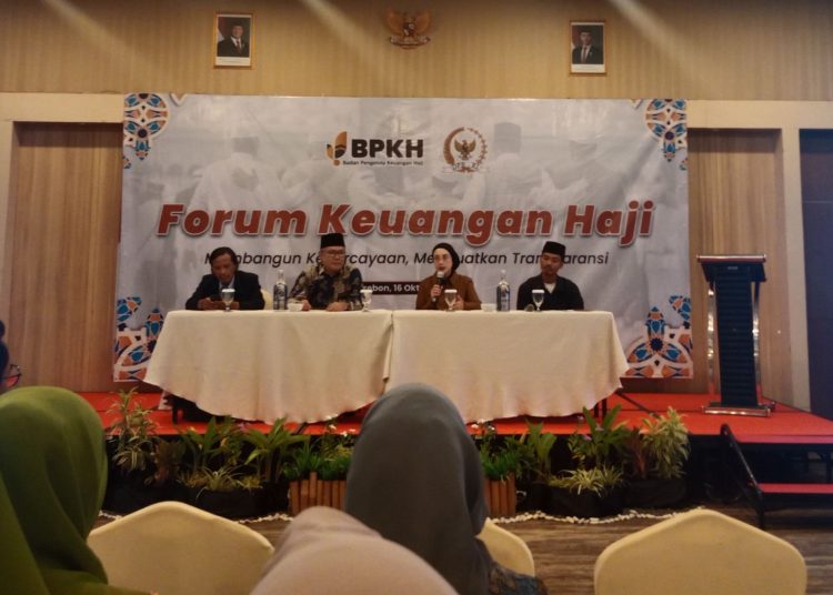 DPR RI dan BPKH menggelar Diskusi Publik Forum Keuangan Haji di salah satu hotel Kota Cirebon, Kamis (16/10/2025)./* (foto: M. Rahmat) 