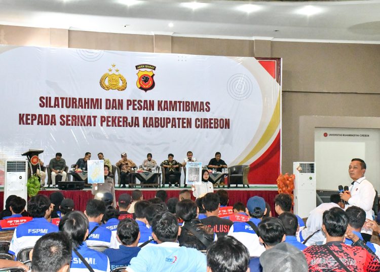 Polresta Cirebon gandeng serikat pekerja guna menjaga kamtibmas dan iklim investasi dalam acara silaturahmi di Convention Hall Universitas Muhammadiyah Cirebon (UMC), Minggu (2/11/2025). /* (foto: Humas Polresta Cirebon)