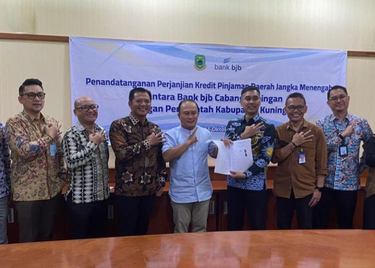 Sinergi bank bjb dan Pemkab Kuningan dalam mewujudkan pembangunan berkelanjutan./* (Foto: humas bank bjb) 