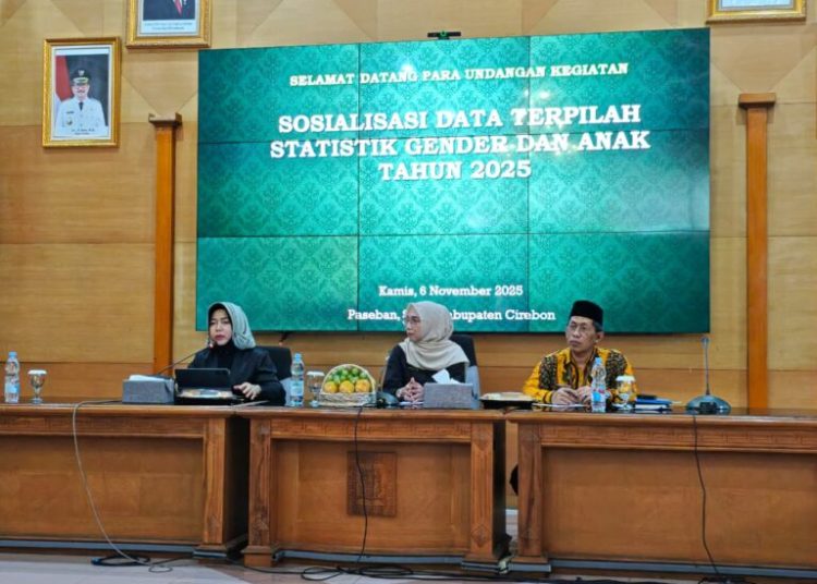 Pemkab Cirebon saat melakukan "Sosialisasi Data Terpilah Statistik Gender dan Anak 2025" di Ruang Paseban Setda Cirebon, Kamis (6/11/2025)./* (foto: Diskominfo) 