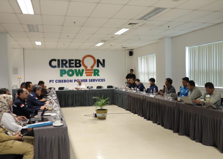Komisi XII DPR RI mengapresiasi PLTU Cirebon Power sebagai pembangkit berteknologi bersih dan berkelanjutan saat kunjungan kerja ke lokasi, Senin (10/11/2025)./* (foto: Humas PLTU Cirebon) 