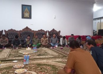 Hari Santri 2025, DPRD dan PCNU Cirebon Angkat Nilai Kebangsaan lewat Tradisi Bersarung