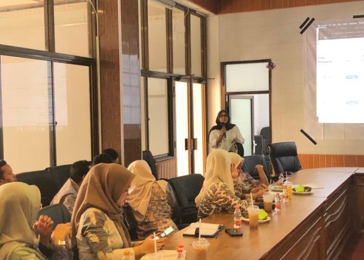 Sekretariat DPRD Cirebon luncurkan fitur baru penjadwalan ruang rapat saat sosialisasi di gedung dewan, Jumat (21/11/2025)./* (foto: Humas DPRD Kab. Cirebon) 