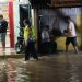 Polres Cirebon Kota Respon Cepat Tangani Genangan Akibat Hujan di Wilayah Kecamatan Gunungjati