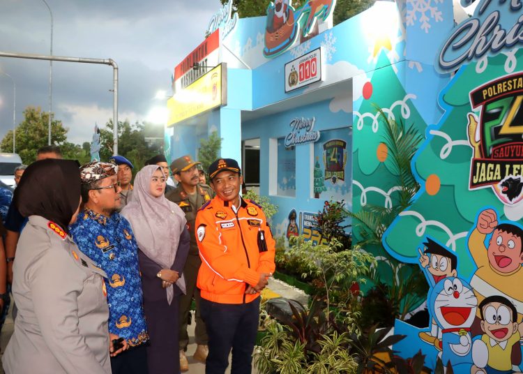 Jelang Nataru 2026, Polresta Cirebon dan Forkopimda Kabupaten Cirebon tinjau gereja dan Pos Pengamanan, Rabu (18/12/2025)/* (foto: Humas Polresta Cirebon) 