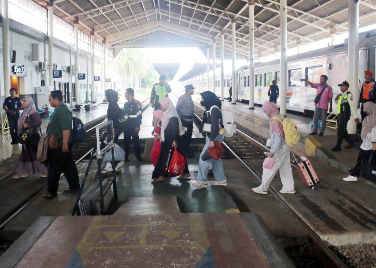 KAI Daop 3 Cirebon siapkan ribuan tiket tambahan untuk liburan nataru./* (foto: Humas KAI Daop 3 Cirebon)