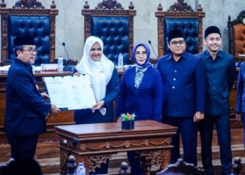 Perkuat Dasar Hukum, DPRD Sahkan Raperda BPR Daerah