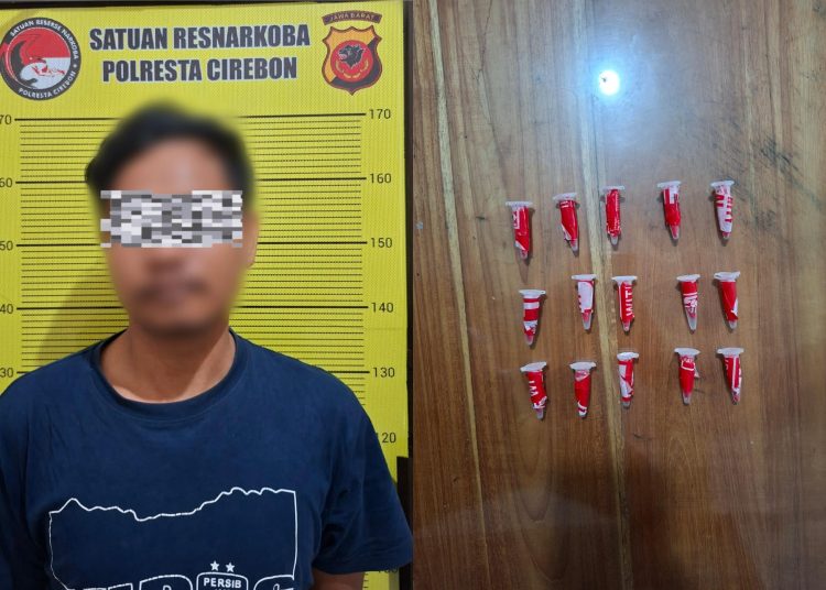 Polresta Cirebon menangkap seorang pengedar sabu dan barang bukti sebanyak 15 paket siap edar di wilayah hukumnya, Sabtu (3/1/2026)./* (foto: Humas Polresta Cirebon) 