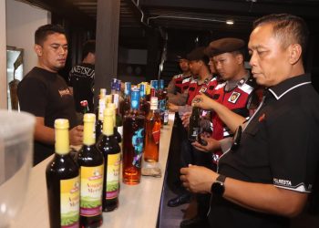 Polresta Cirebon Bongkar Gudang Miras Tersembunyi di Balik Karaoke