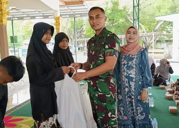 Beri Bantuan Perlengkapan Sekolah di SMPN 12, Danyon Arhanud 14/PWY: Wujud Kepedulian terhadap Dunia Pendidikan