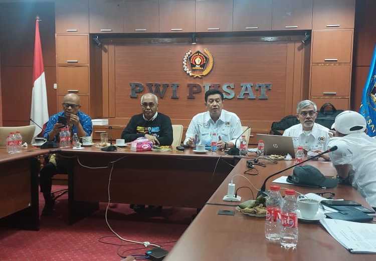 PWI Pusat telah merampungkan draf penyempurnaan PD/PRT, dalam rapat pleno yang digelar di Sekretariat PWI Pusat, Gedung Dewan Pers, Jakarta, Kamis (15/1/2026)./* (foto: Humas PWI)