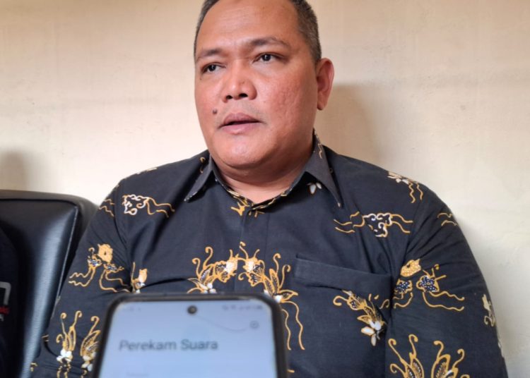 Ketua Komisi II DPRD Kabupaten Cirebon, R. Cakra Suseno./* (foto: M. Rahmat)